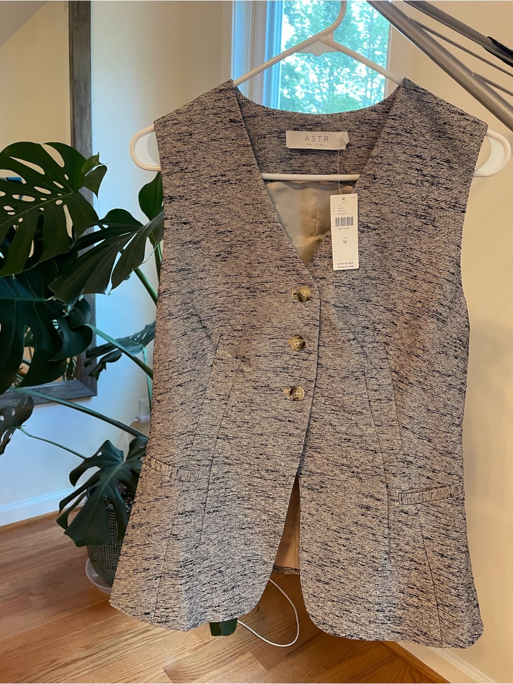 ASTR Heather Gray Textured Sleeveless Vest